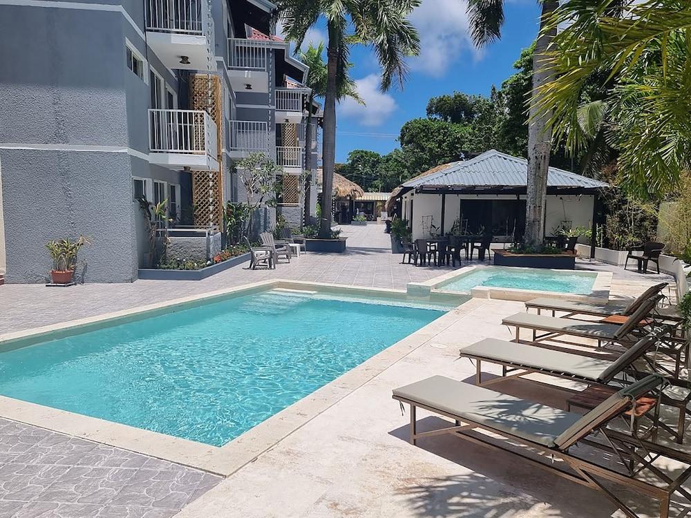 Sea Breeze Hotel