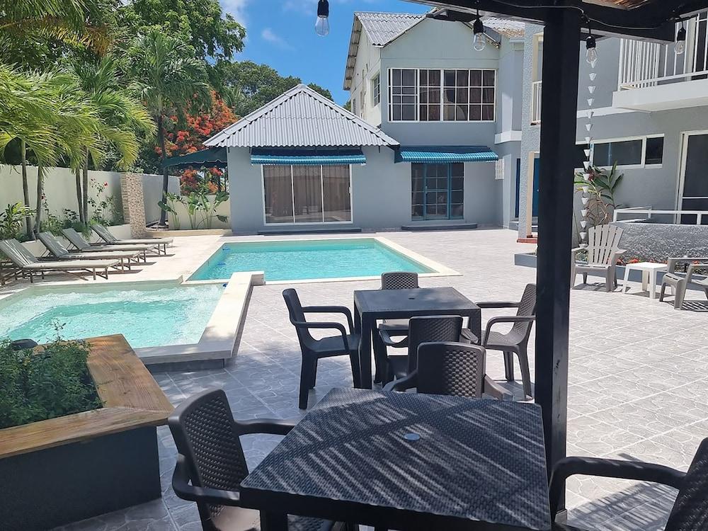 Sea Breeze Hotel