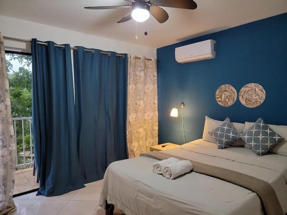 Sea Breeze Hotel