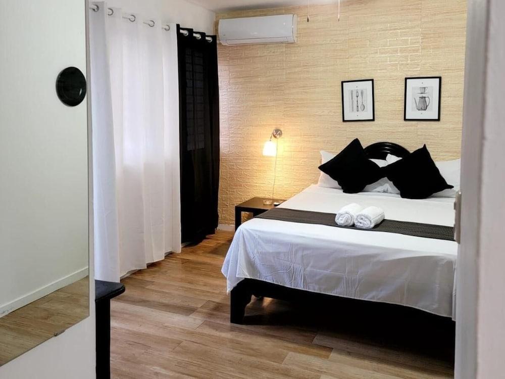 Sea Breeze Hotel