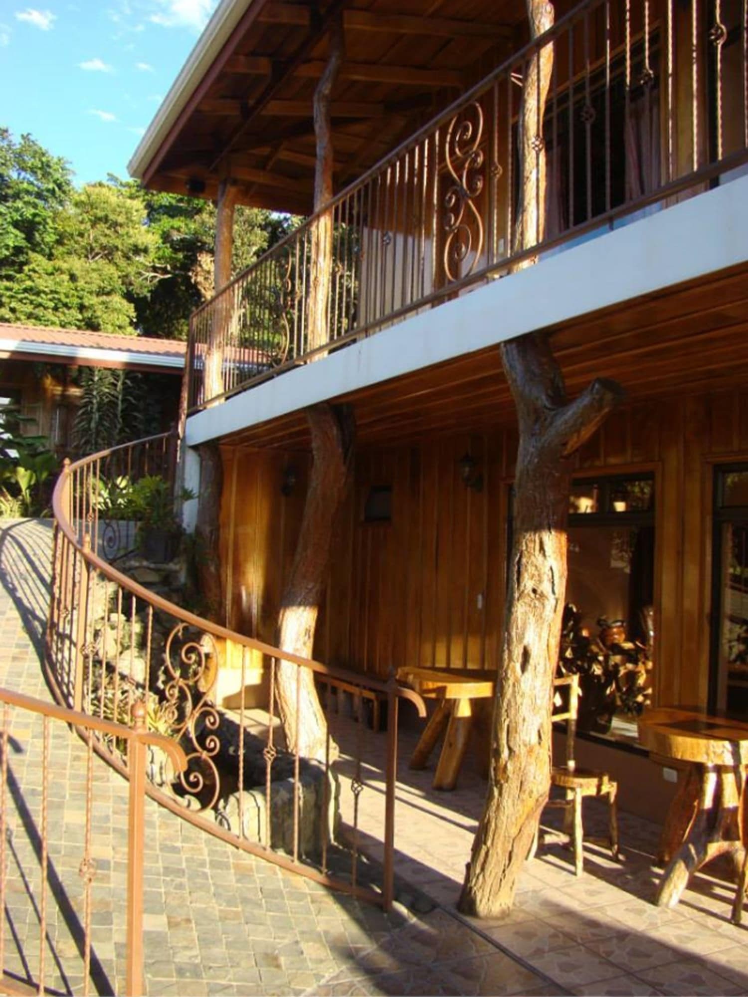 Monteverde Rustic Lodge