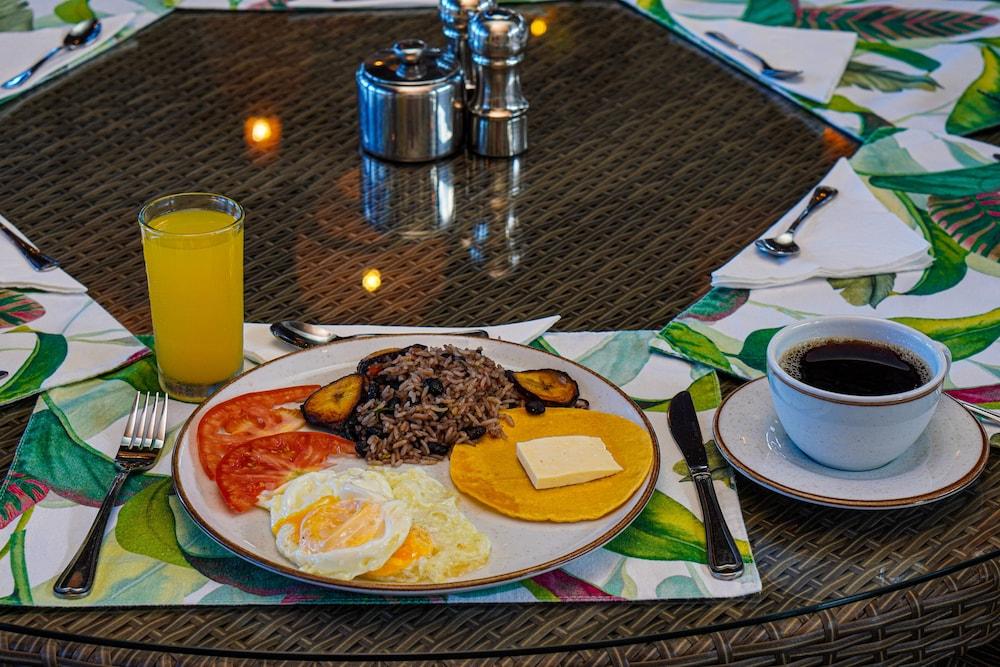 Monteverde Rustic Lodge