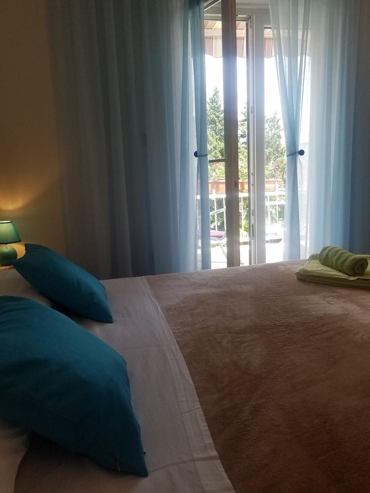 Blaga Rooms