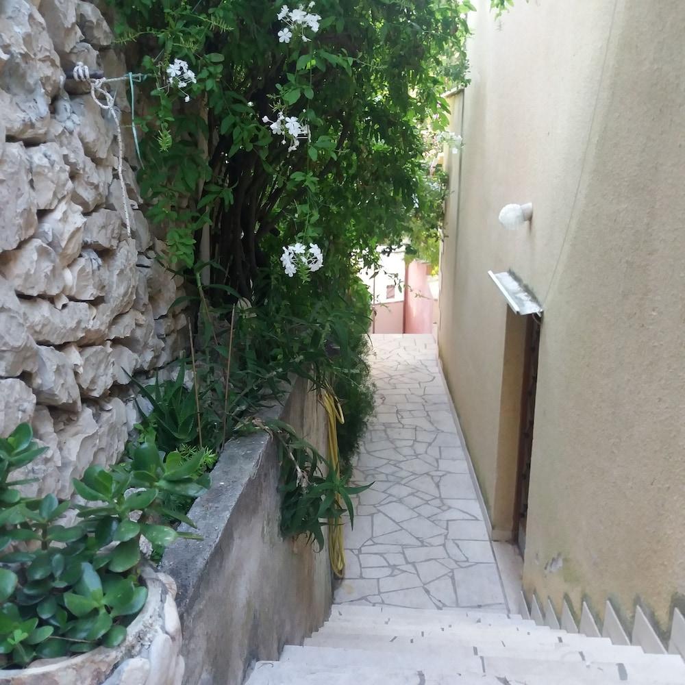 Blaga Rooms