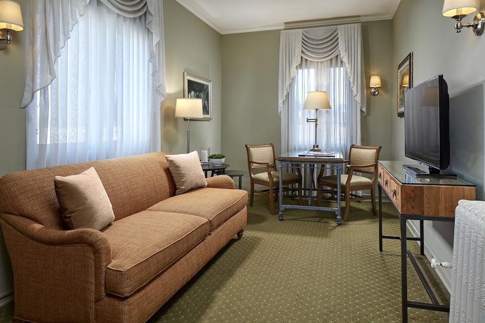 Glorietta Bay Inn