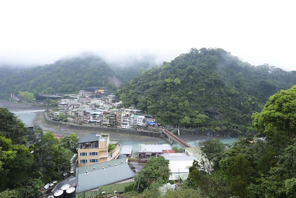 Wulai Town House (Wulai Spring Resort)