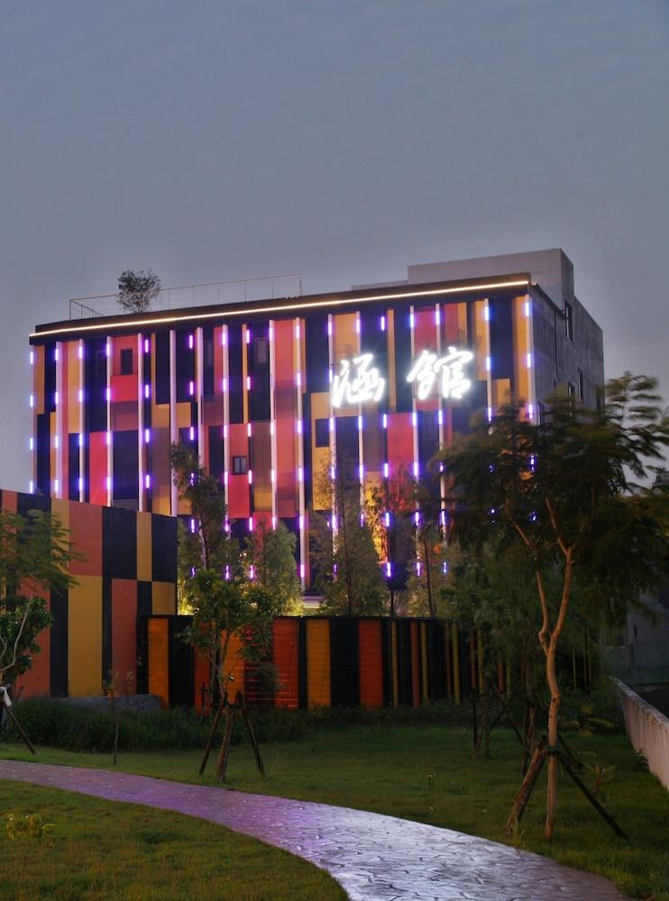 Han Guan Motel