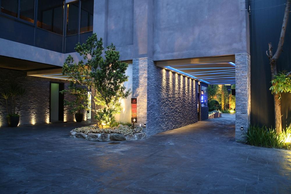 Han Guan Motel