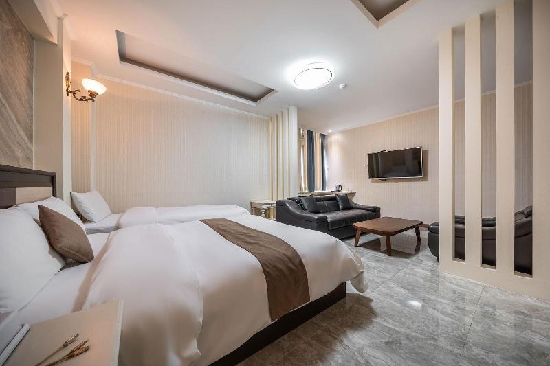 Seowon Tourist Hotel