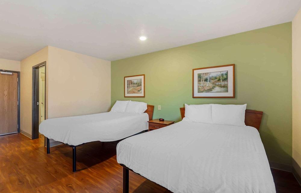 WoodSpring Suites Cleveland Mentor