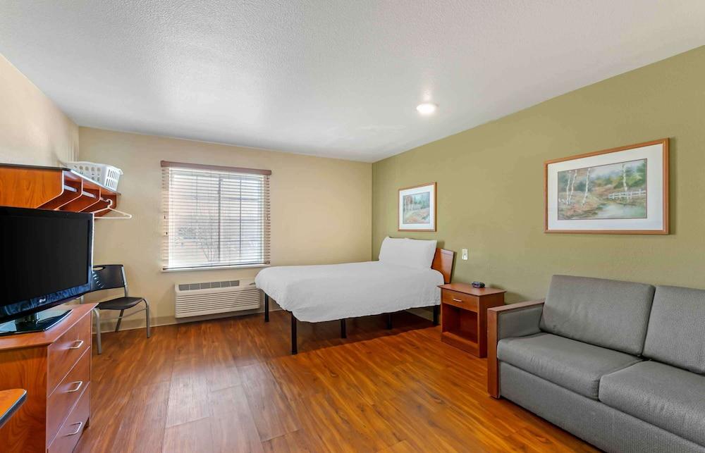 WoodSpring Suites Cleveland Mentor