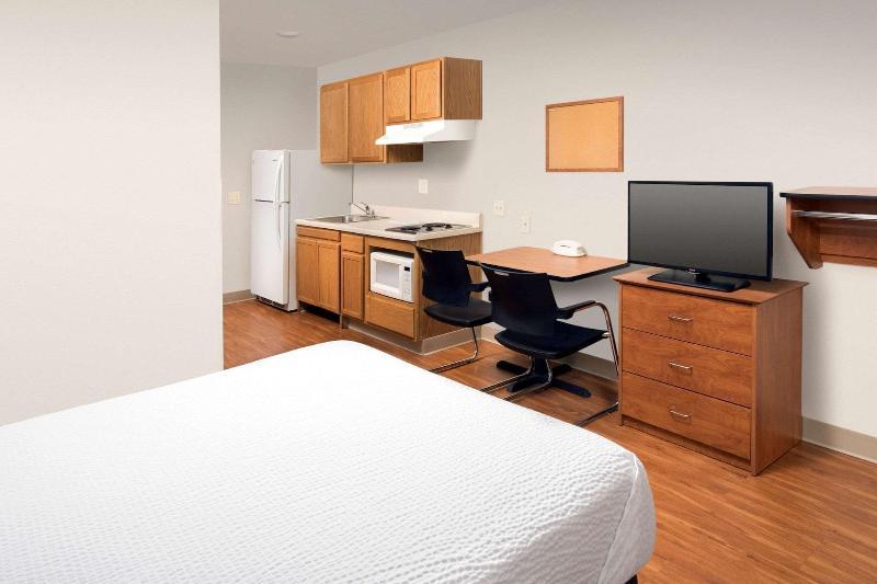 WoodSpring Suites Cleveland Mentor