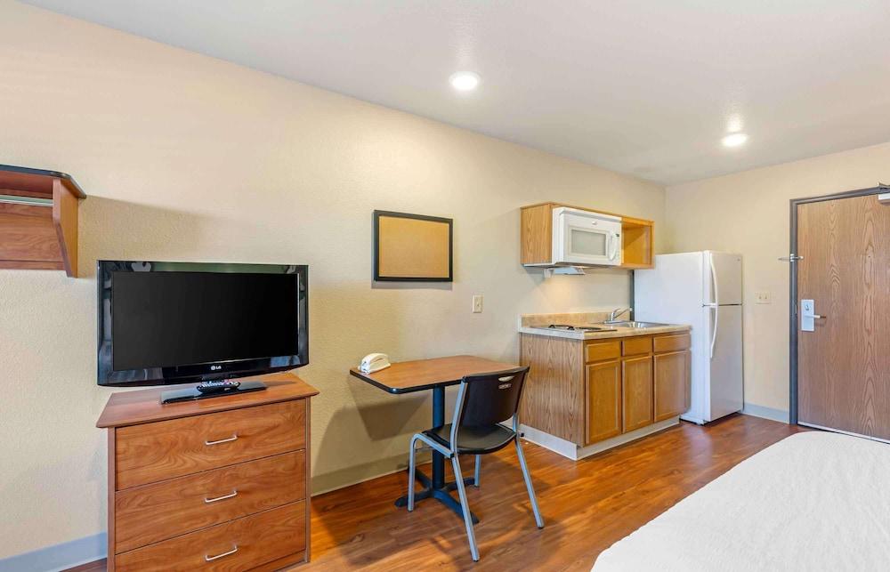 WoodSpring Suites Cleveland Mentor
