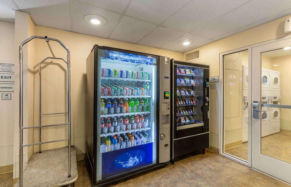 WoodSpring Suites Cleveland Mentor