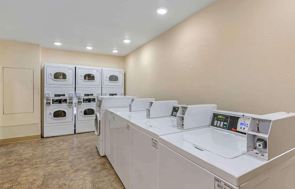 WoodSpring Suites Cleveland Mentor