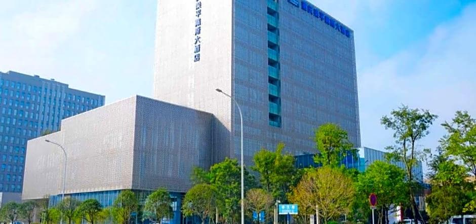 Days Hotel & Suites Liangping