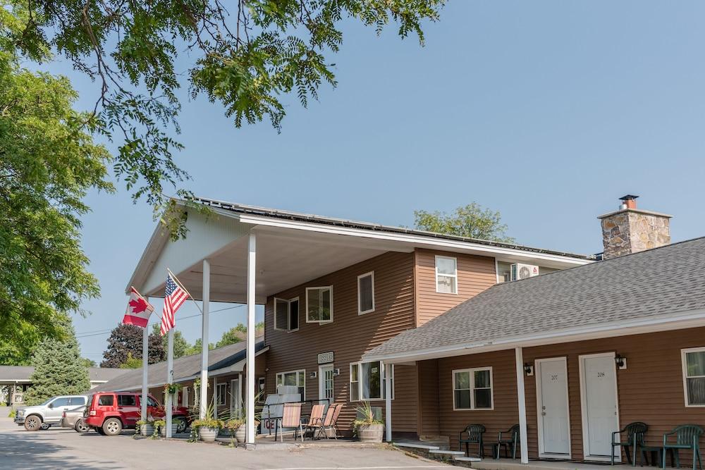 Capt.'s Inn & Suites