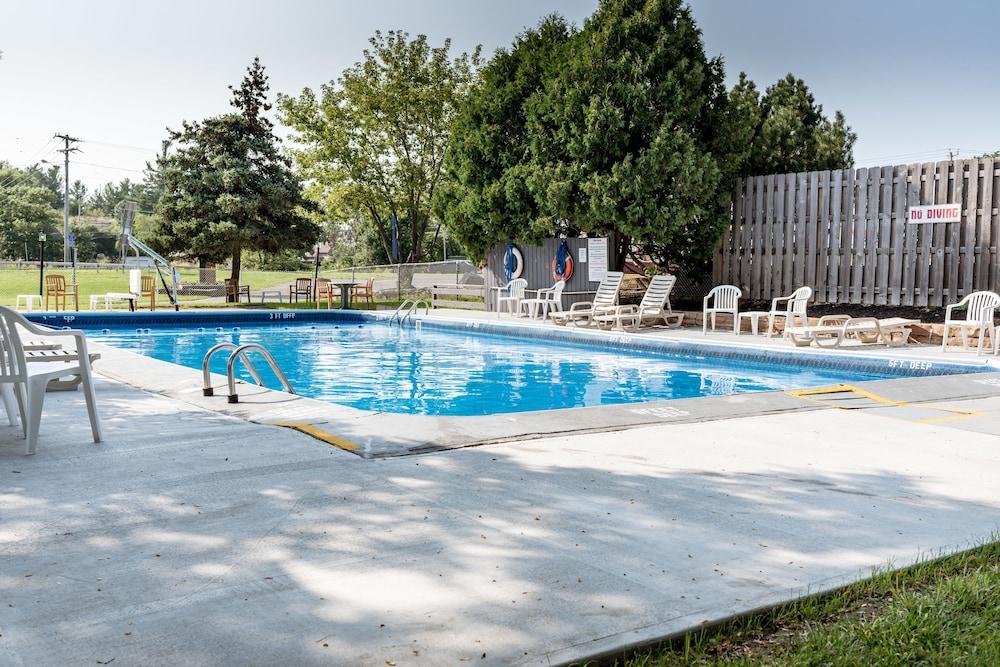 Capt.'s Inn & Suites