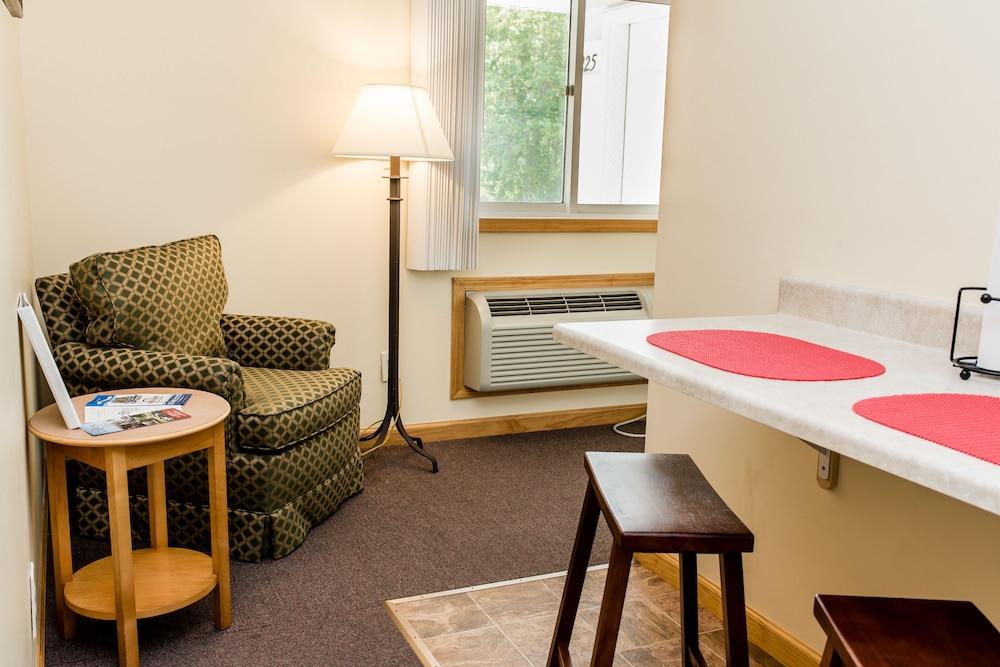 Capt.'s Inn & Suites