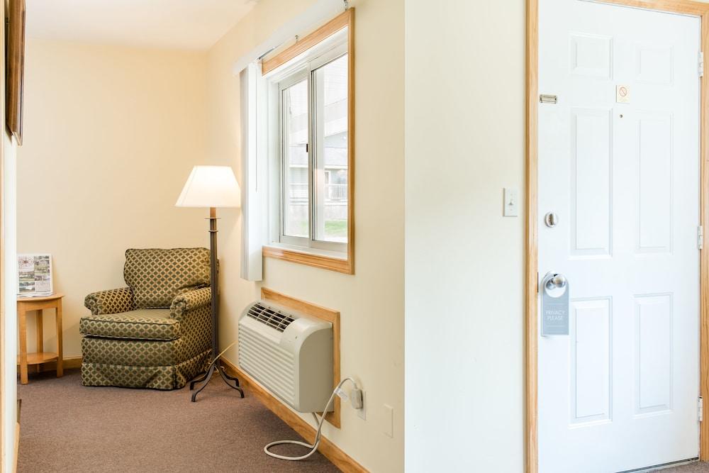 Capt.'s Inn & Suites