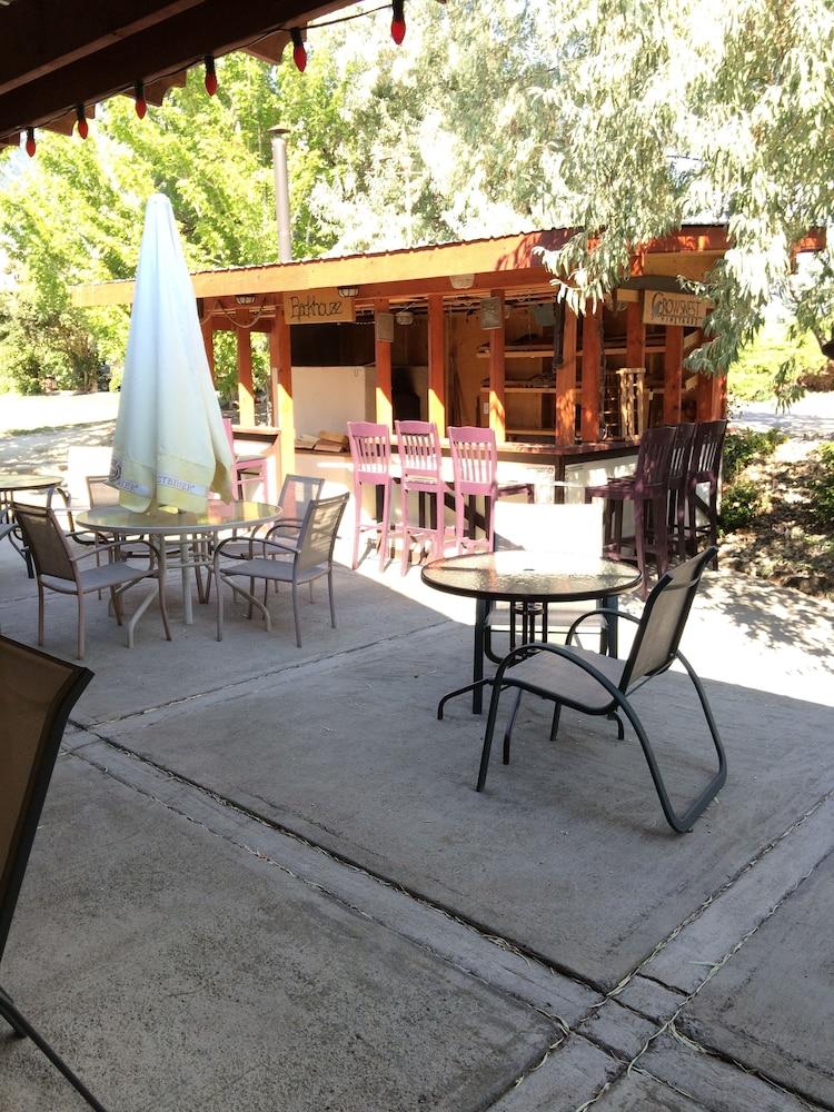 Crowsnest Vineyards Guesthouse