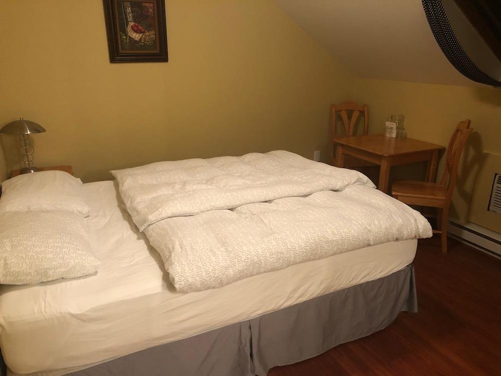 Crowsnest Vineyards Guesthouse