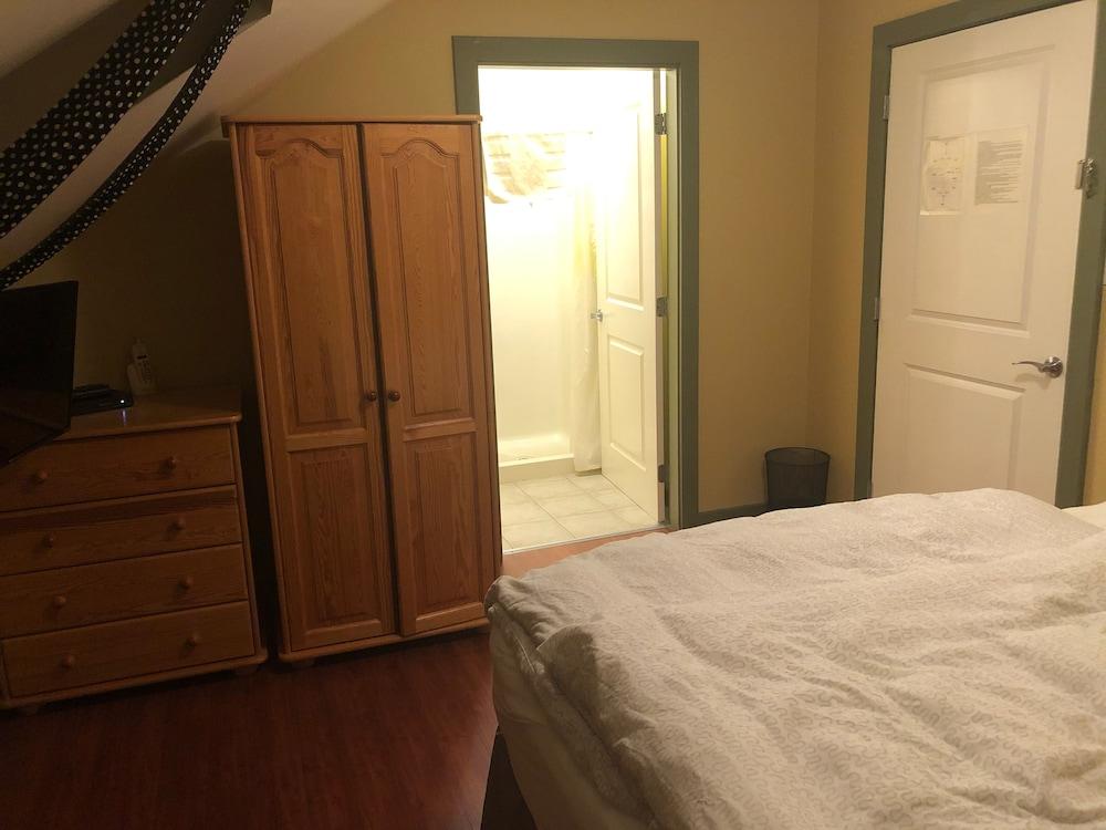 Crowsnest Vineyards Guesthouse