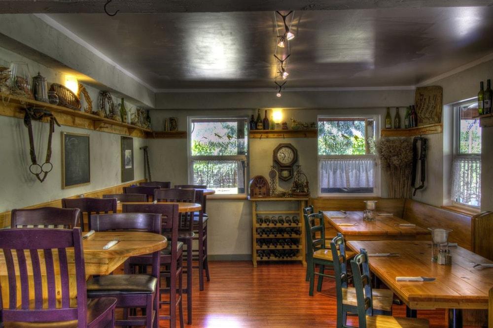 Crowsnest Vineyards Guesthouse