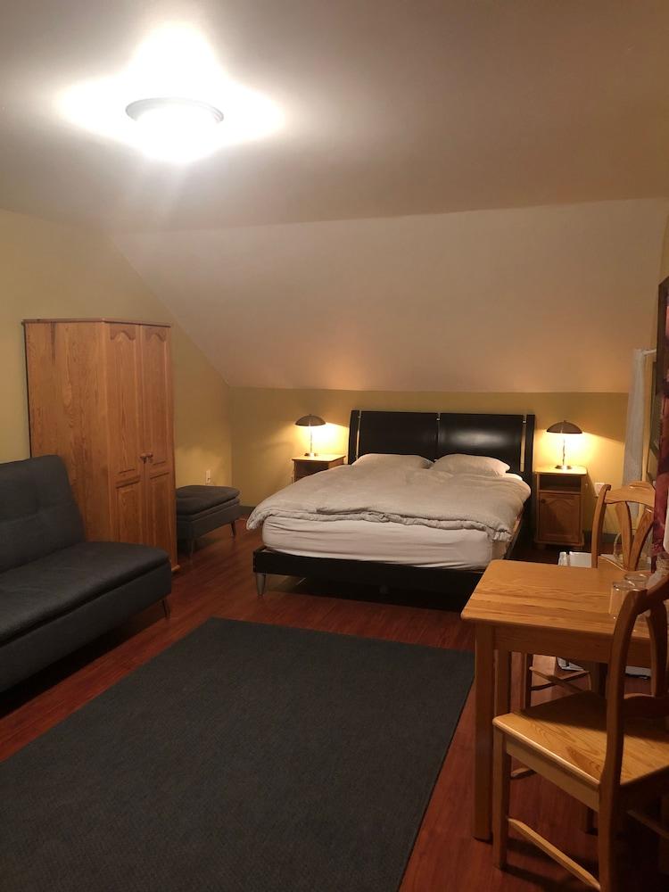 Crowsnest Vineyards Guesthouse
