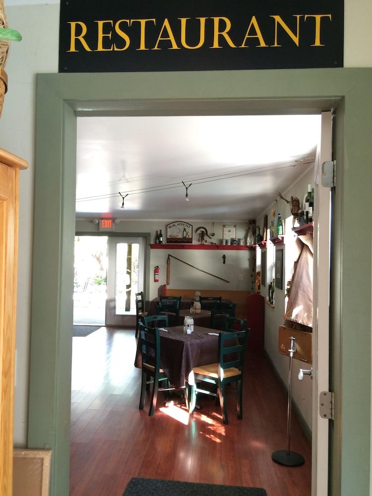 Crowsnest Vineyards Guesthouse