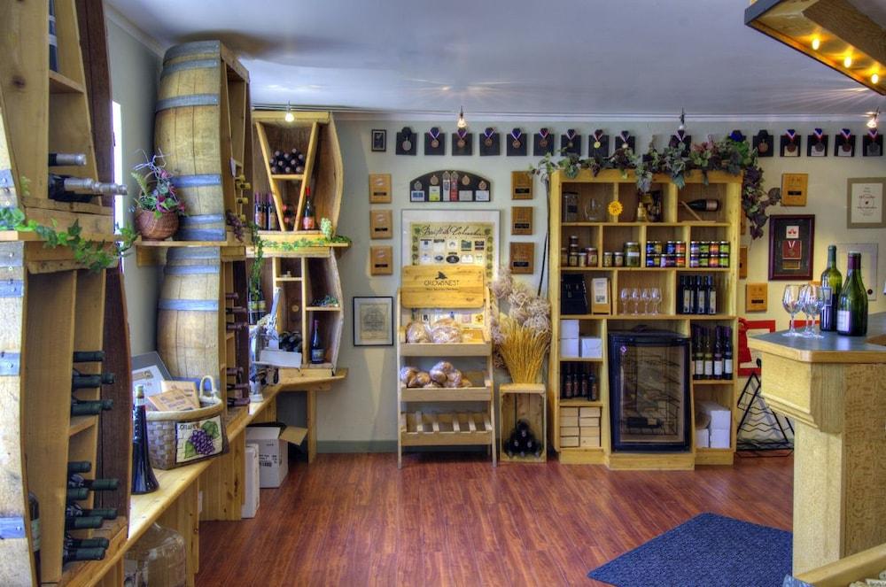 Crowsnest Vineyards Guesthouse