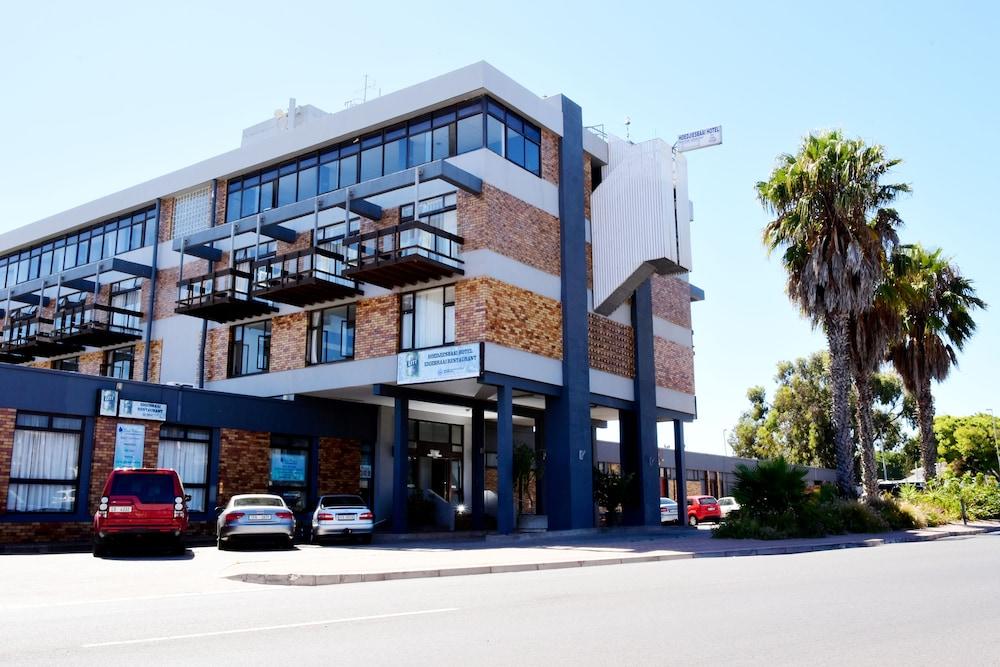 Hoedjiesbaai Hotel