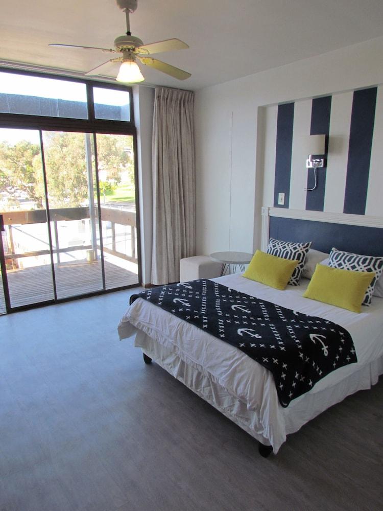 Hoedjiesbaai Hotel