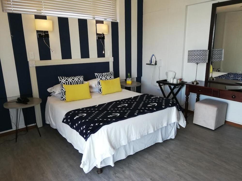 Hoedjiesbaai Hotel