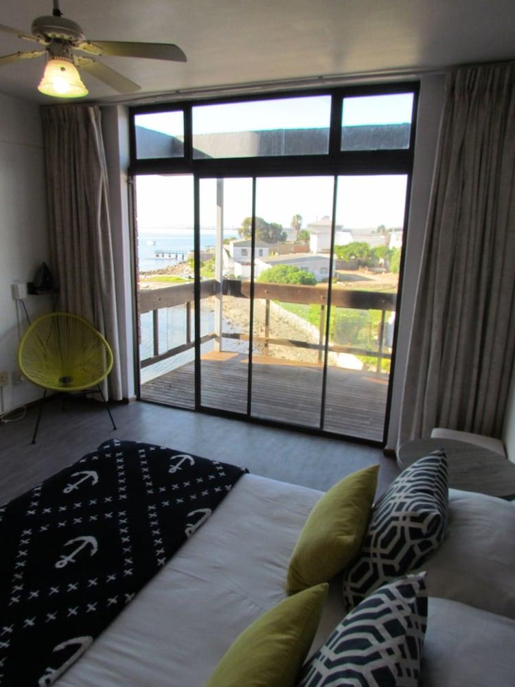 Hoedjiesbaai Hotel