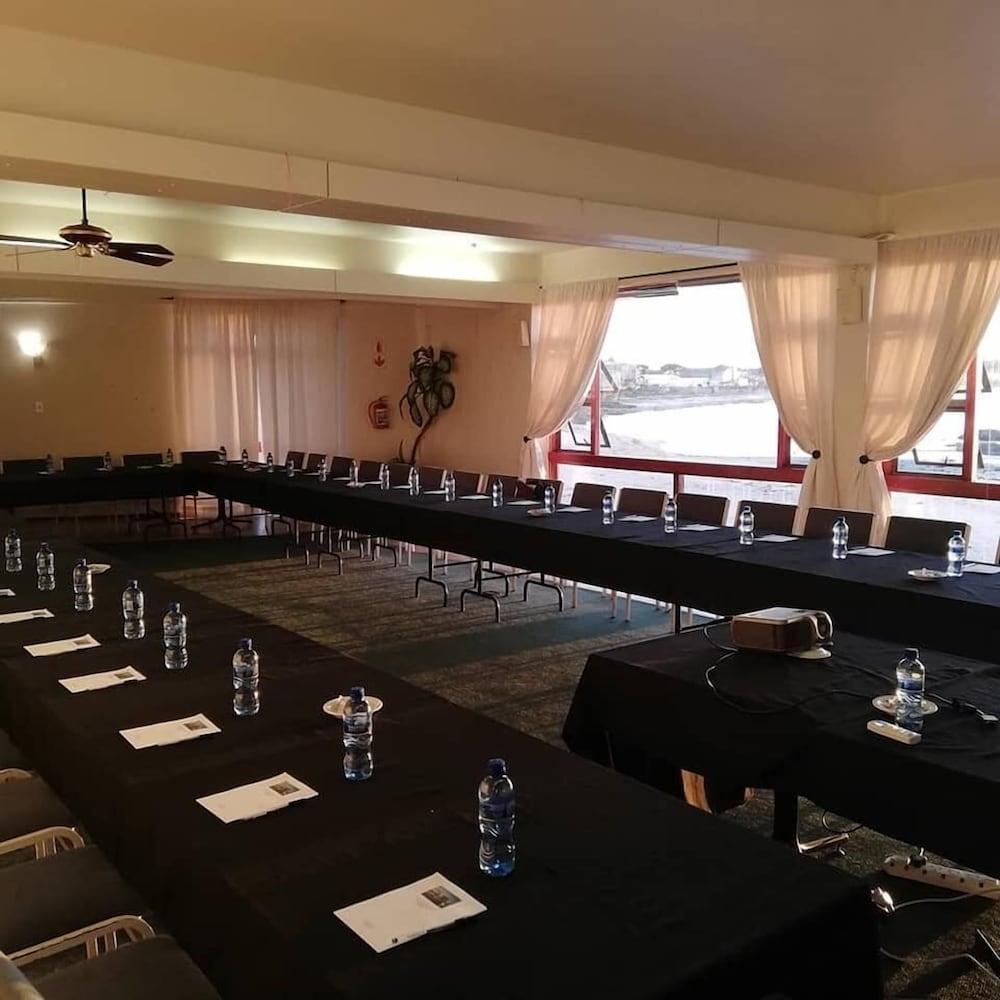 Hoedjiesbaai Hotel