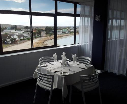 Hoedjiesbaai Hotel