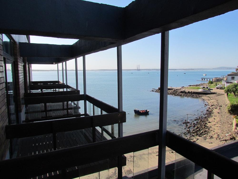 Hoedjiesbaai Hotel