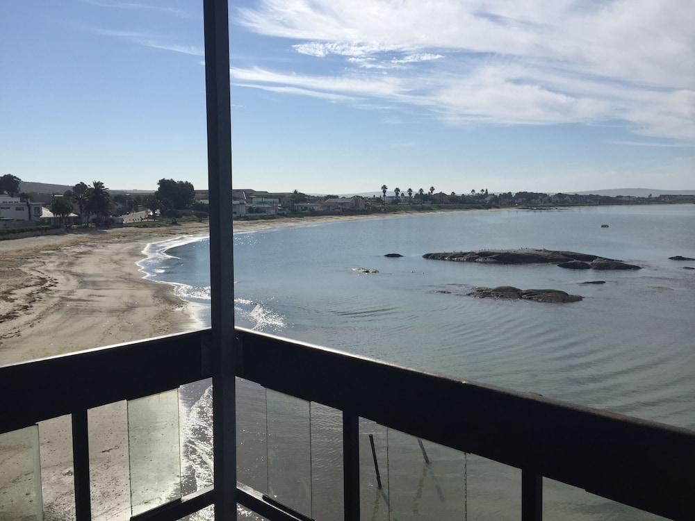 Hoedjiesbaai Hotel