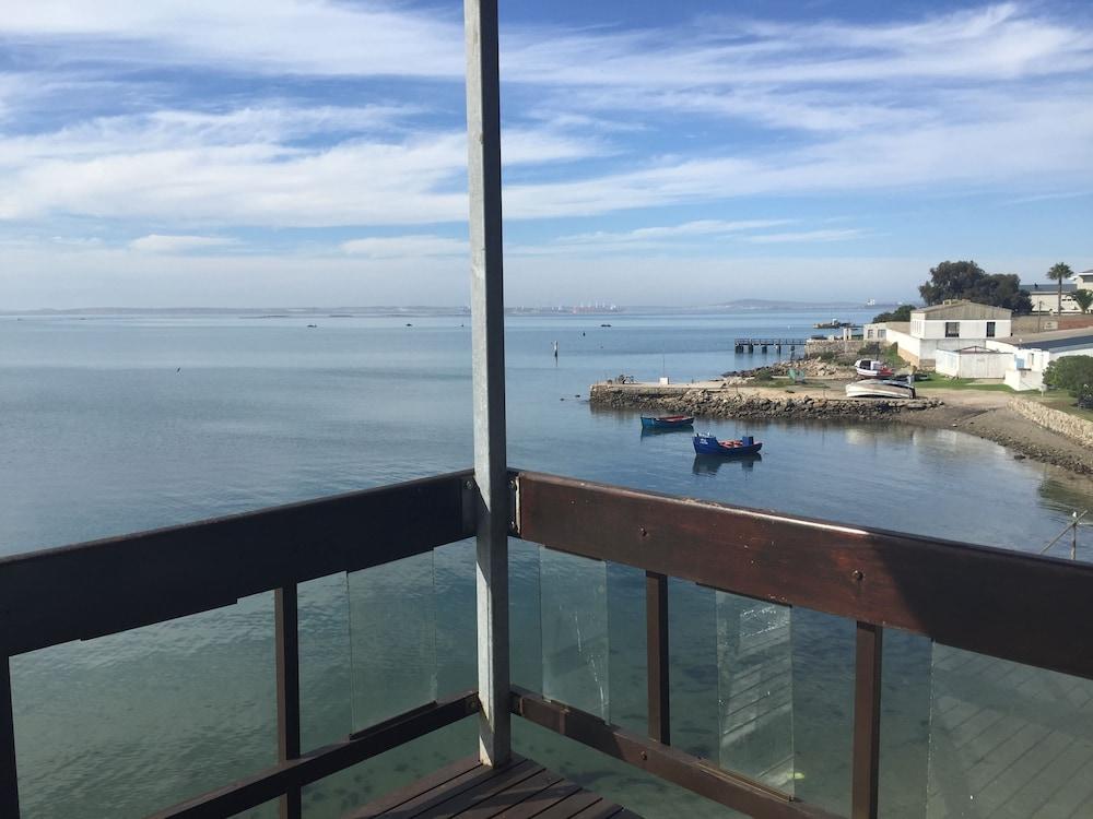 Hoedjiesbaai Hotel