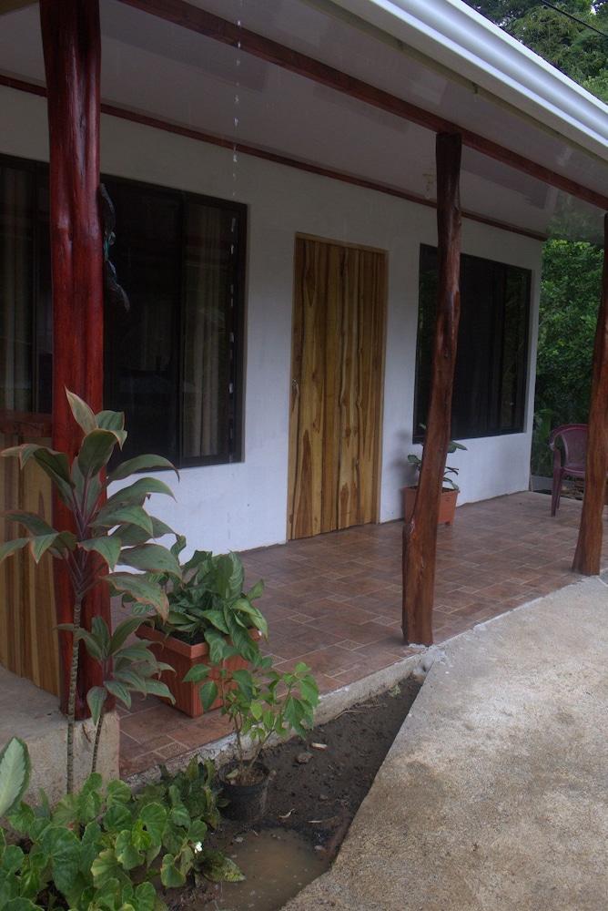 Cabinas Casa Miriam Drake Bay