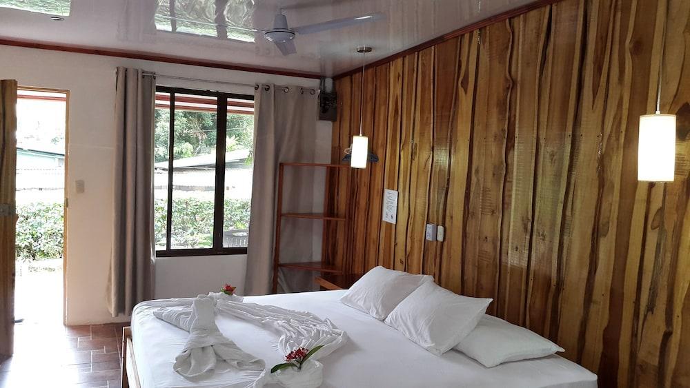 Cabinas Casa Miriam Drake Bay