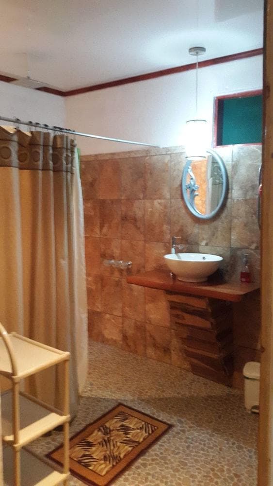 Cabinas Casa Miriam Drake Bay