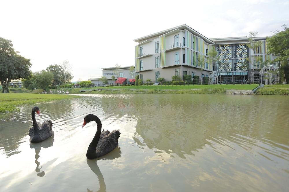 Play La Ploen Boutique Resort and Adventure Camp
