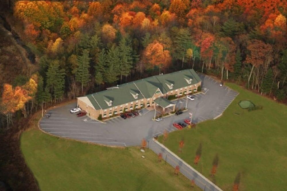 Mountain Inn and Suites Flat Rock