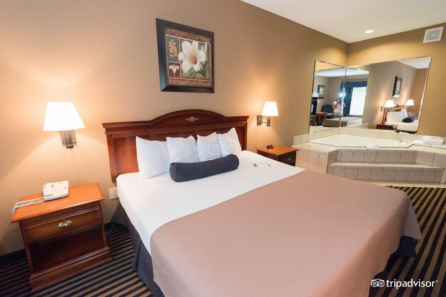 Mountain Inn and Suites Flat Rock