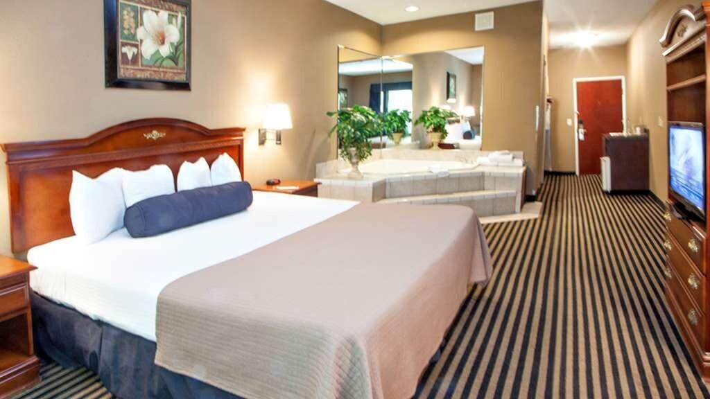 Mountain Inn and Suites Flat Rock