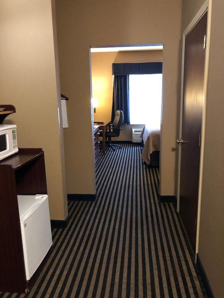 Mountain Inn and Suites Flat Rock