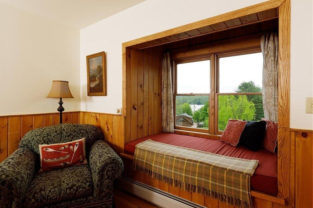 Friends Lake Inn