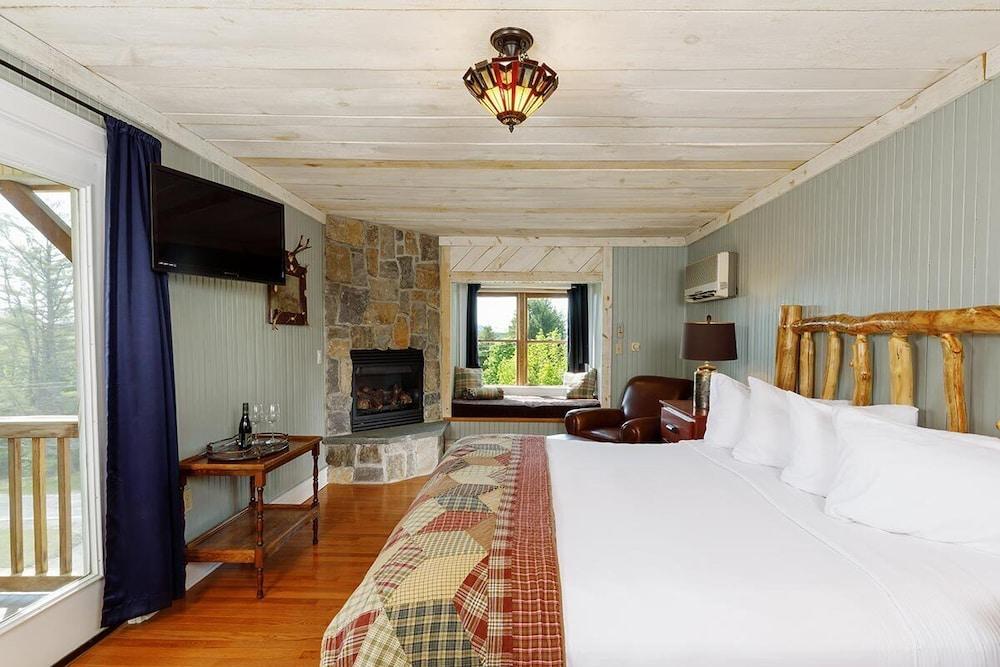 Friends Lake Inn